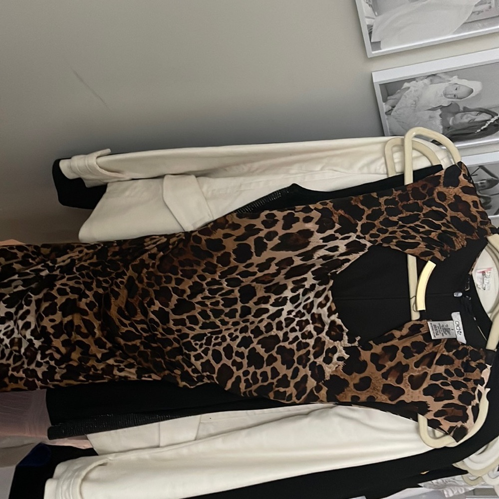 Leopard cache dress size 2 .